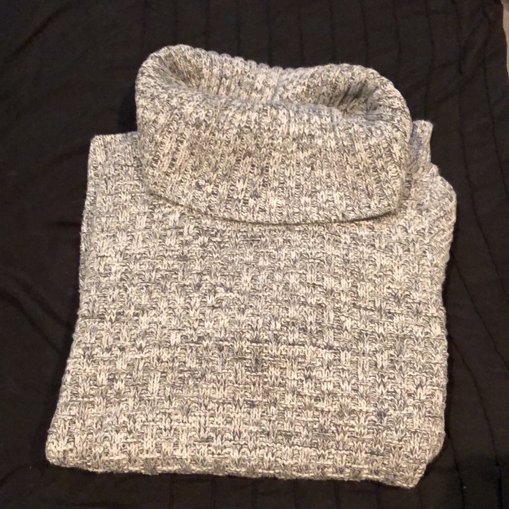 Women’s turtle neck sweater